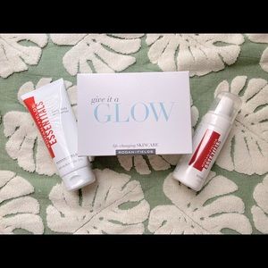Rodan + Fields Give it a Glow Sample packs, Foaming Sunless Tan & Daily Moisture